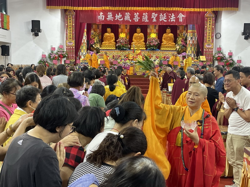 參加「南無地藏菩薩聖誕暨孝親報恩」法會初體驗 晴日當空降法雨甘露 法喜滿滿 @欣蒂愛玩 旅遊美食地圖