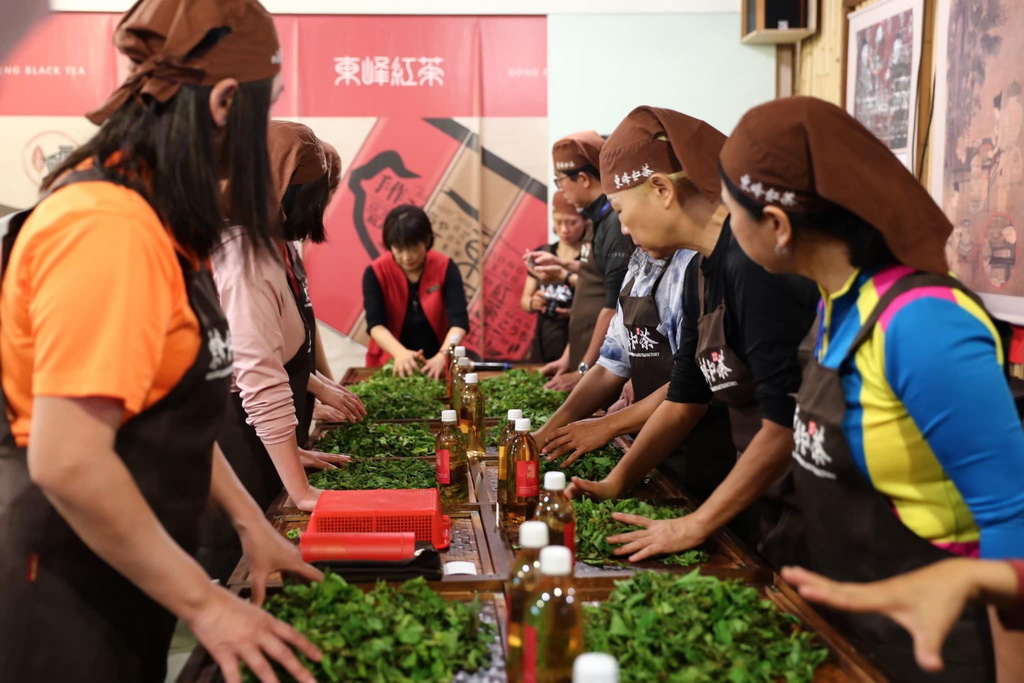 【南投〡旅遊】日月潭綠能電動船深度旅遊體驗報導｜包船、DIY、音樂湖上派對，暑假全家必玩！ @欣蒂愛玩 旅遊美食地圖