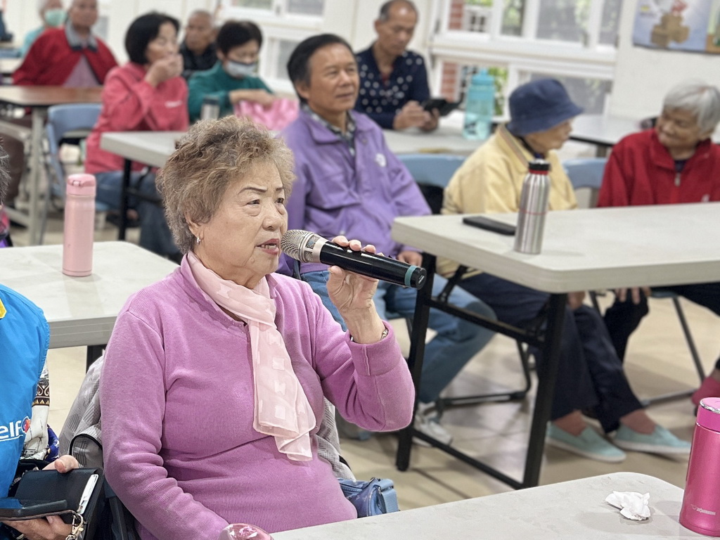 指尖下的溫柔 「植得去愛」團隊陪淡水油車里長輩蝶古巴特DIY  拼貼一個屬於自己的美好 @欣蒂愛玩 旅遊美食地圖