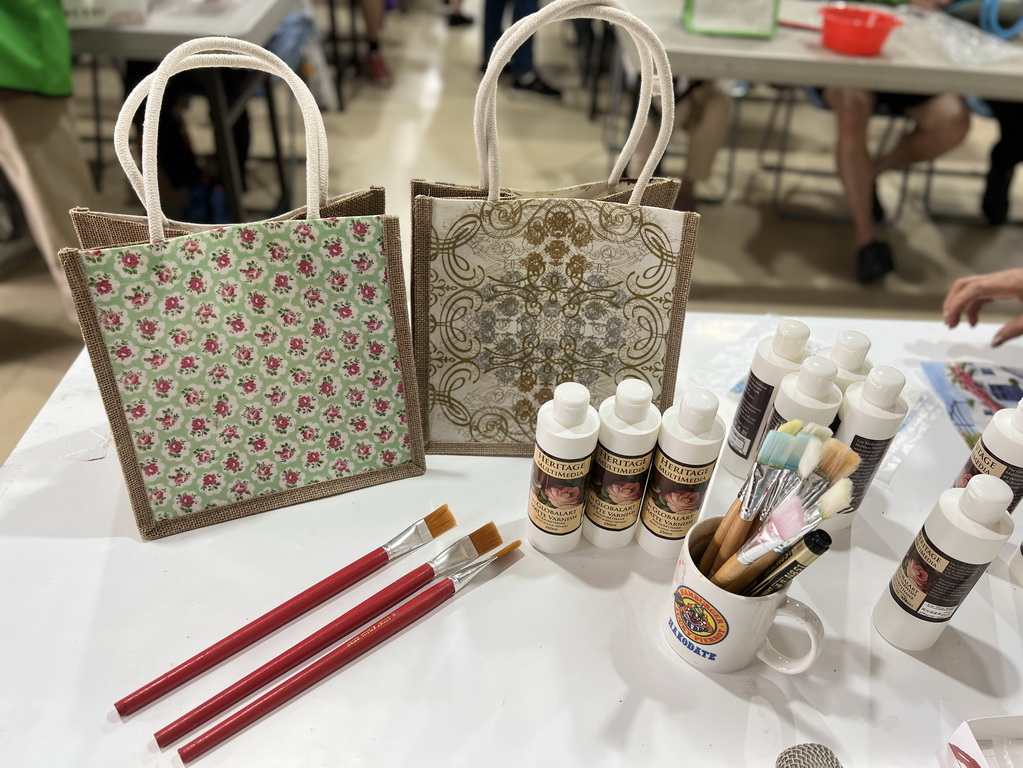 指尖下的溫柔 「植得去愛」團隊陪淡水油車里長輩蝶古巴特DIY  拼貼一個屬於自己的美好 @欣蒂愛玩 旅遊美食地圖