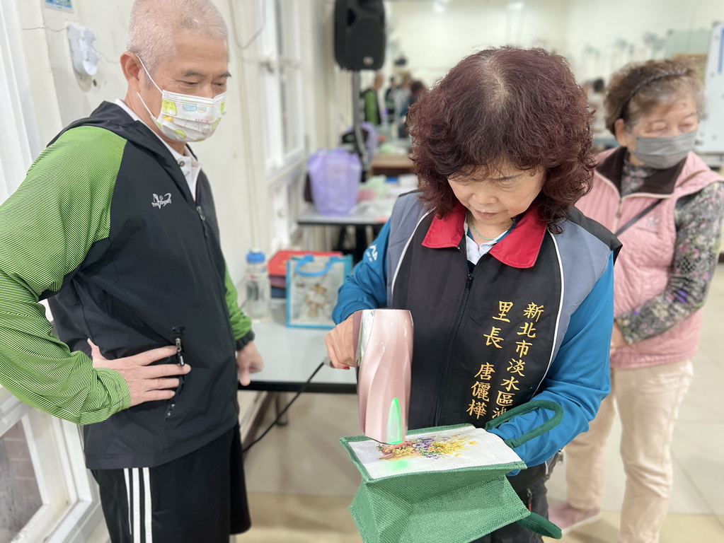 指尖下的溫柔 「植得去愛」團隊陪淡水油車里長輩蝶古巴特DIY  拼貼一個屬於自己的美好 @欣蒂愛玩 旅遊美食地圖