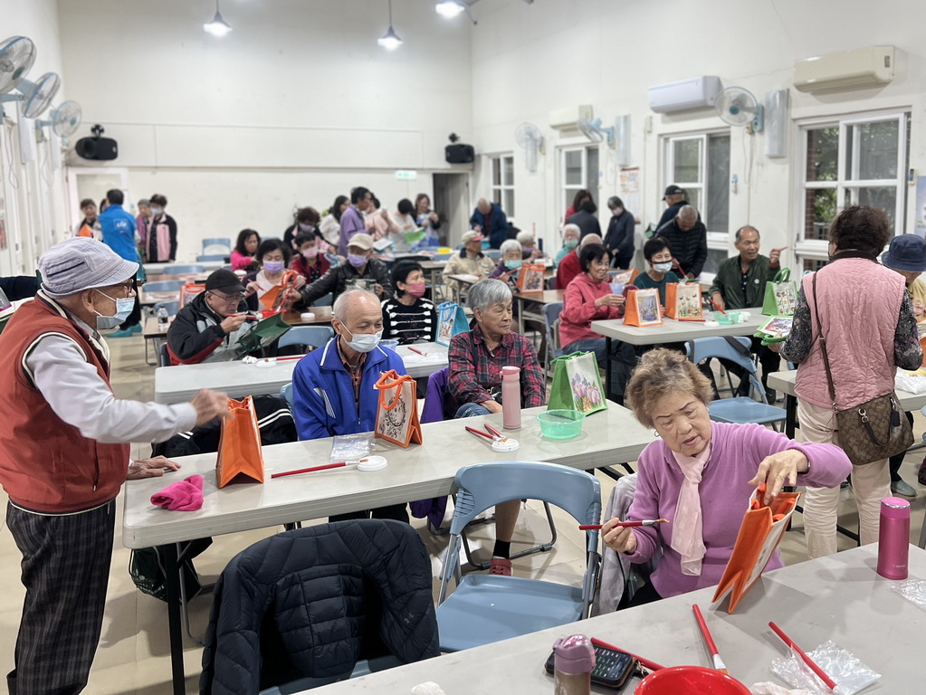 指尖下的溫柔 「植得去愛」團隊陪淡水油車里長輩蝶古巴特DIY  拼貼一個屬於自己的美好 @欣蒂愛玩 旅遊美食地圖