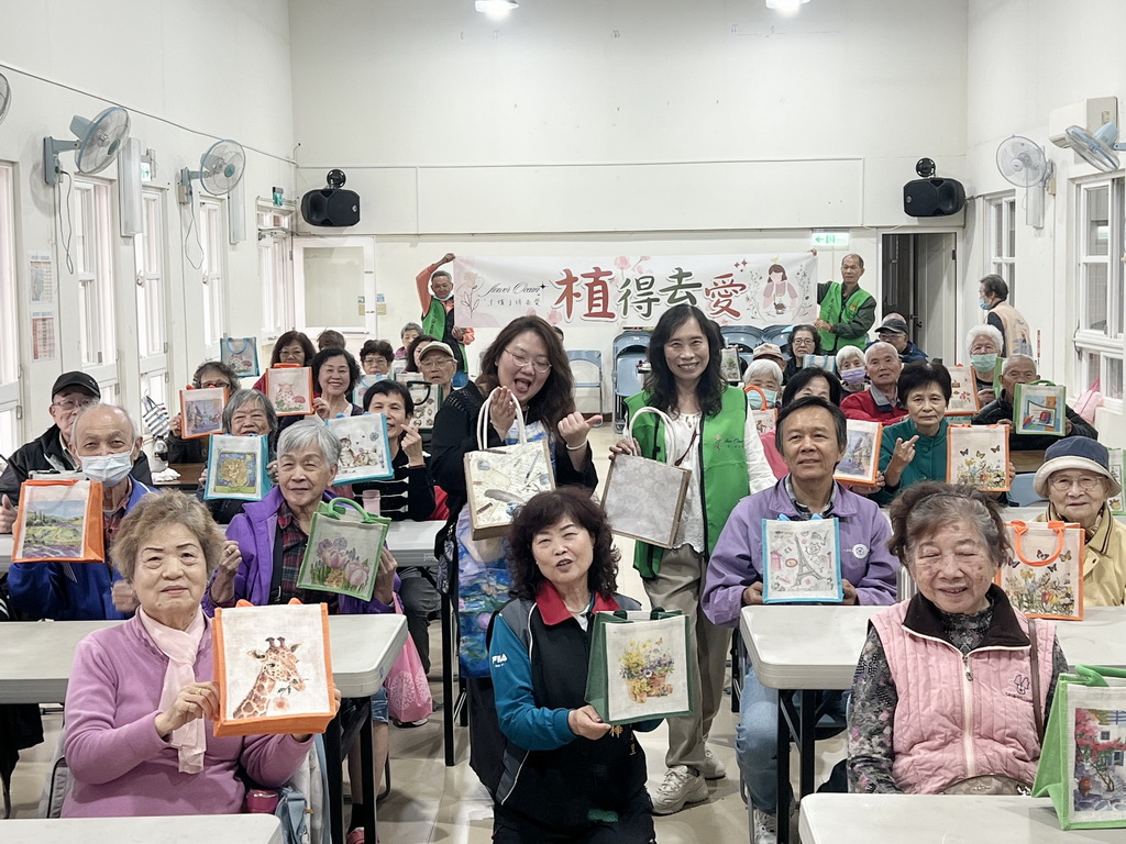 指尖下的溫柔 「植得去愛」團隊陪淡水油車里長輩蝶古巴特DIY  拼貼一個屬於自己的美好 @欣蒂愛玩 旅遊美食地圖