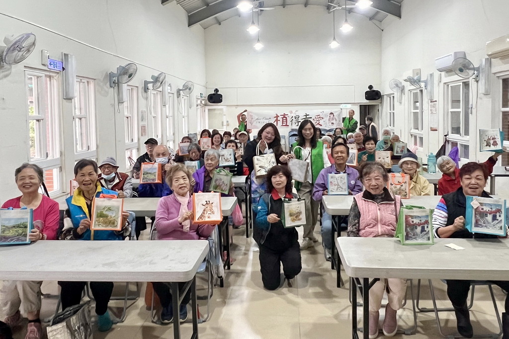 指尖下的溫柔 「植得去愛」團隊陪淡水油車里長輩蝶古巴特DIY  拼貼一個屬於自己的美好 @欣蒂愛玩 旅遊美食地圖