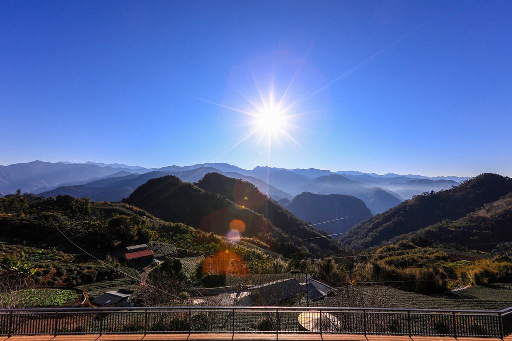 【阿里山〡民宿】房間內就能看日出! 阿里山隙頂住宿新指標「璦勒芬莊園」 住進雲海與日出第一排 @欣蒂愛玩 旅遊美食地圖 【阿里山〡民宿】房間內就能看日出! 阿里山隙頂住宿新指標「璦勒芬莊園」 住進雲海與日出第一排 @欣蒂愛玩 旅遊美食地圖