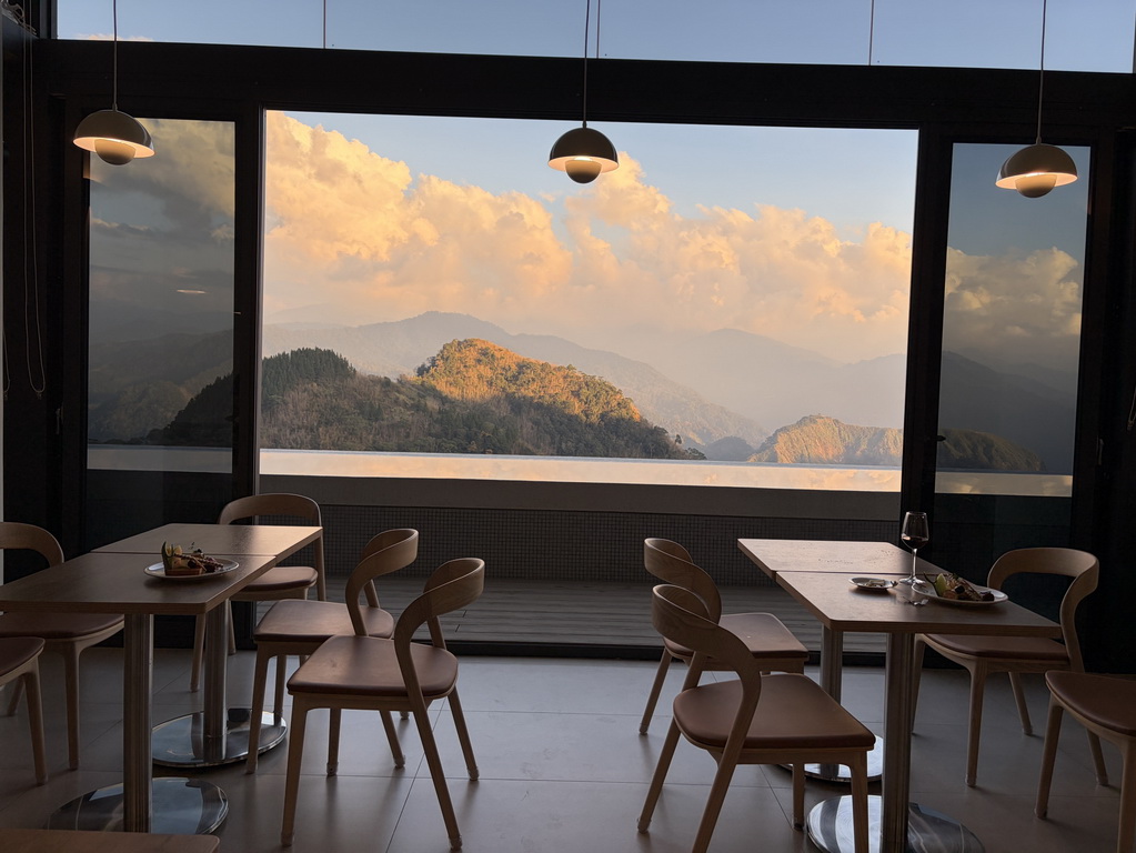 【阿里山〡民宿】房間內就能看日出! 阿里山隙頂住宿新指標「璦勒芬莊園」 住進雲海與日出第一排 @欣蒂愛玩 旅遊美食地圖 【阿里山〡民宿】房間內就能看日出! 阿里山隙頂住宿新指標「璦勒芬莊園」 住進雲海與日出第一排 @欣蒂愛玩 旅遊美食地圖