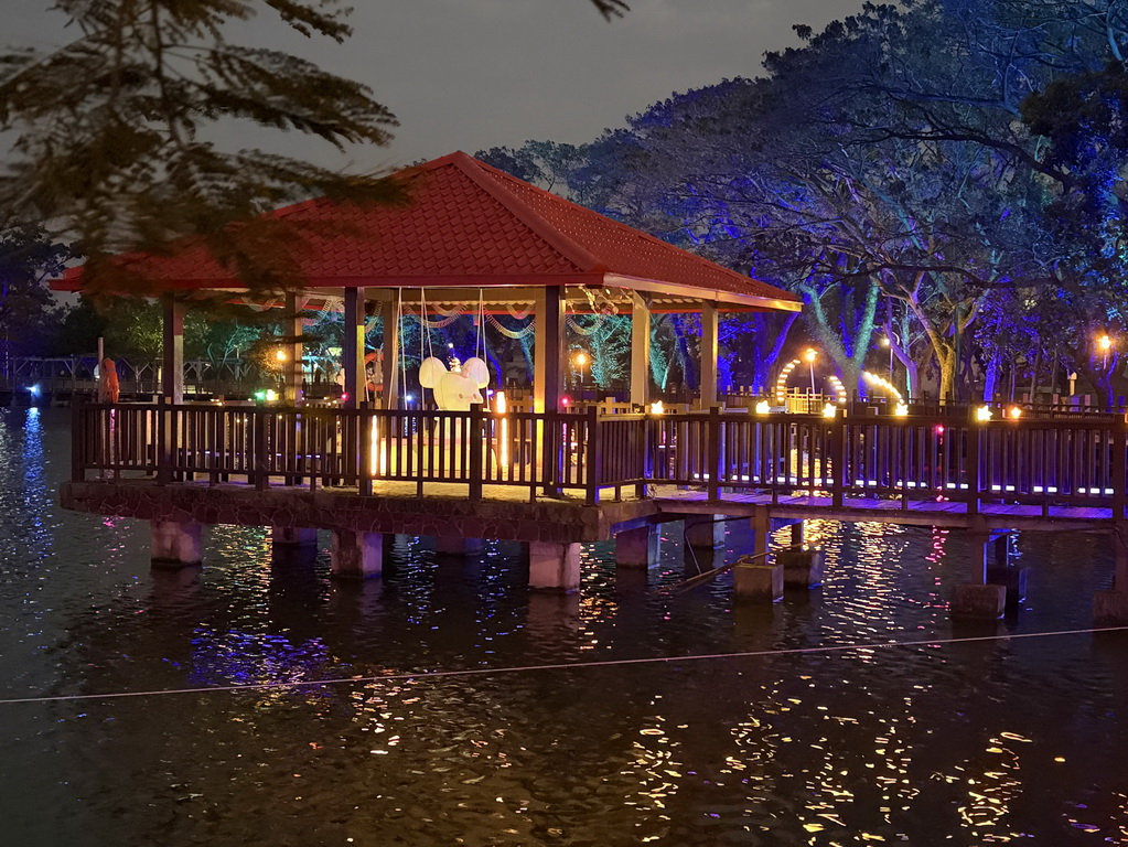 【台南〡旅遊】夜晚會發光的夢境入口 新營天鵝湖公園「2026 新營波光節・光之夢」 @欣蒂愛玩 旅遊美食地圖 【台南〡旅遊】夜晚會發光的夢境入口 新營天鵝湖公園「2026 新營波光節・光之夢」 @欣蒂愛玩 旅遊美食地圖