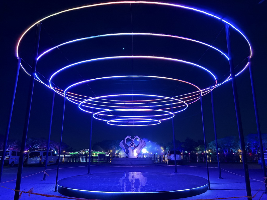 【台南〡旅遊】夜晚會發光的夢境入口 新營天鵝湖公園「2026 新營波光節・光之夢」 @欣蒂愛玩 旅遊美食地圖 【台南〡旅遊】夜晚會發光的夢境入口 新營天鵝湖公園「2026 新營波光節・光之夢」 @欣蒂愛玩 旅遊美食地圖