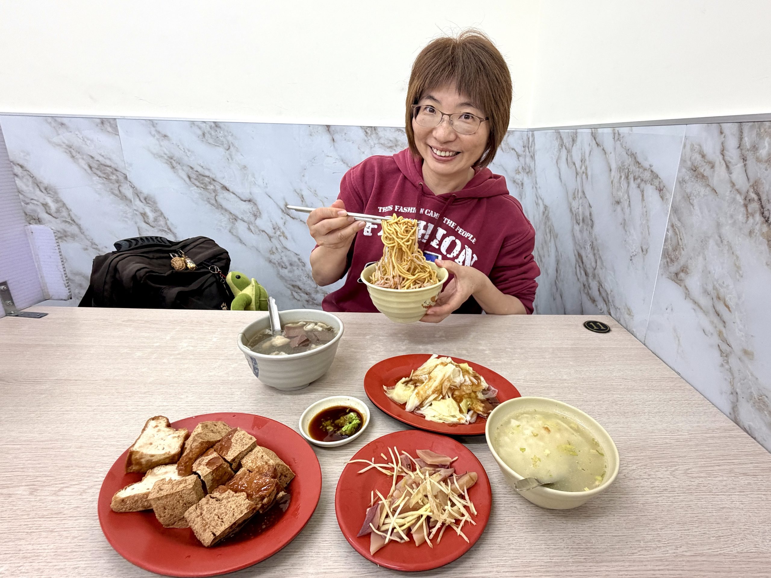 【台中〡美食】台中24小時銅板美食！原公園路黑白切炒麵30元、肉粥10元　在地人激推的古早味小吃 @欣蒂愛玩 旅遊美食地圖