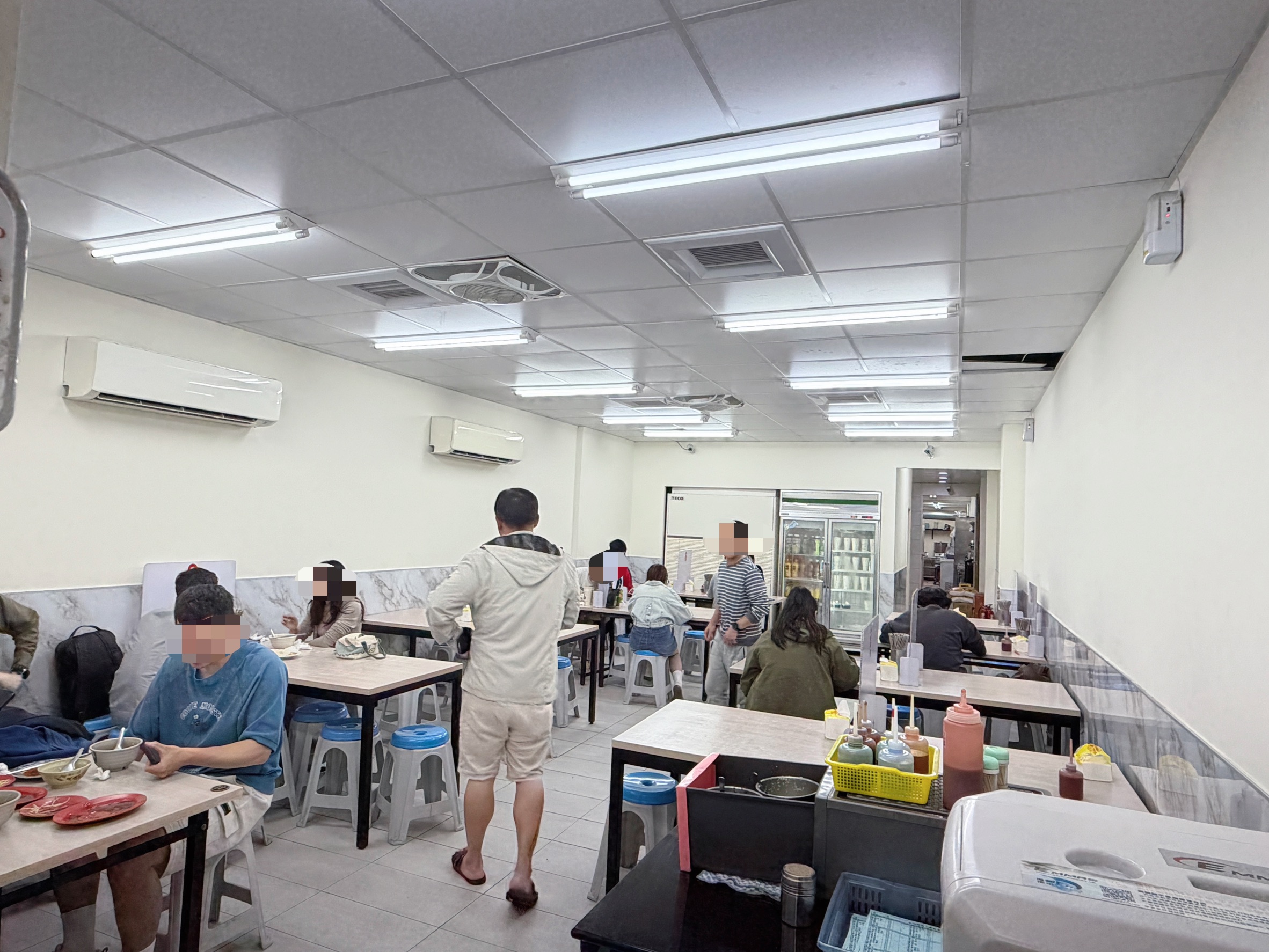 【台中〡美食】台中24小時銅板美食！原公園路黑白切炒麵30元、肉粥10元　在地人激推的古早味小吃 @欣蒂愛玩 旅遊美食地圖