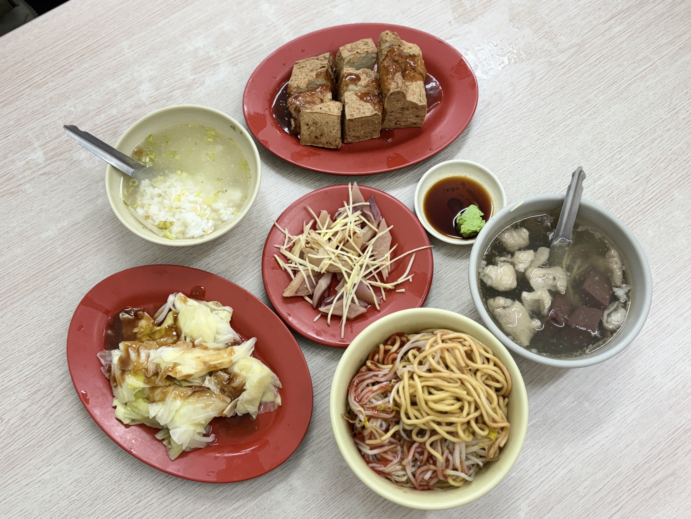 【台中〡美食】台中24小時銅板美食！原公園路黑白切炒麵30元、肉粥10元　在地人激推的古早味小吃 @欣蒂愛玩 旅遊美食地圖