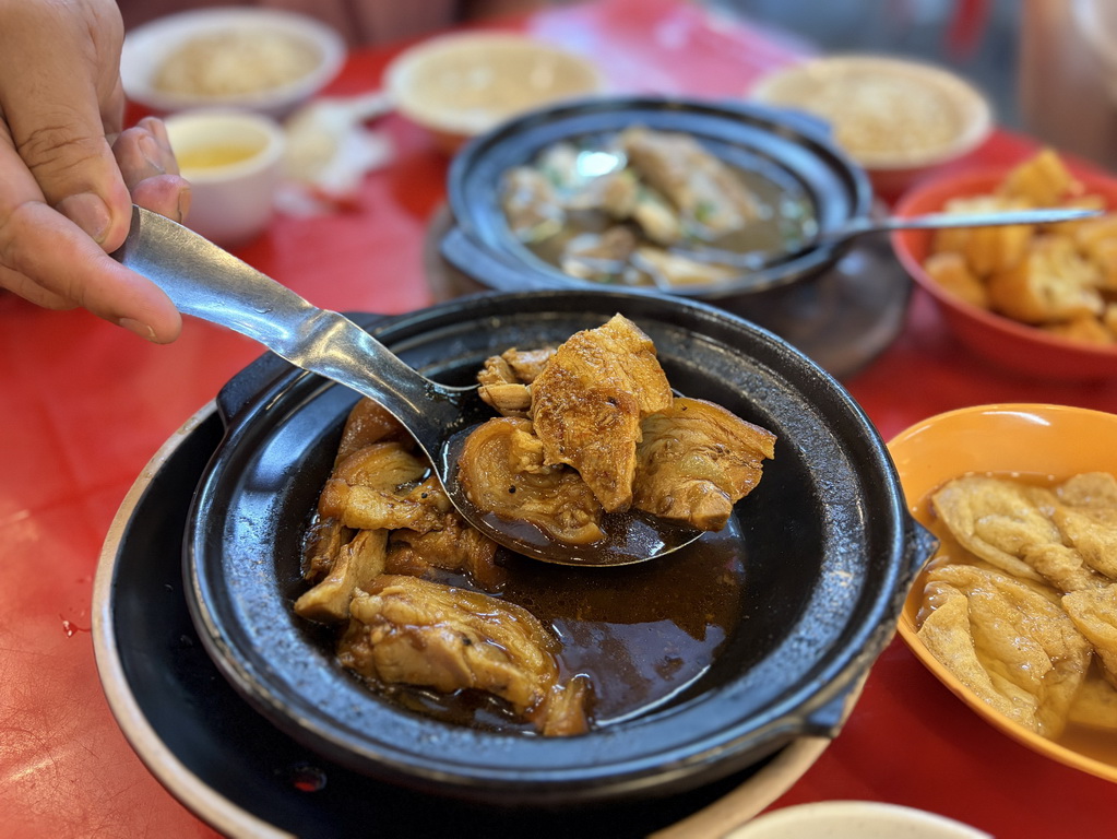 吉隆坡甲洞美食推薦｜在地人也愛的興記肉骨茶　米其林必比登推薦的道地馬來西亞滋味 @欣蒂愛玩 旅遊美食地圖