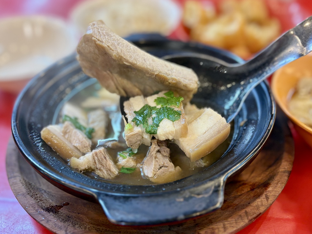 吉隆坡甲洞美食推薦｜在地人也愛的興記肉骨茶　米其林必比登推薦的道地馬來西亞滋味 @欣蒂愛玩 旅遊美食地圖